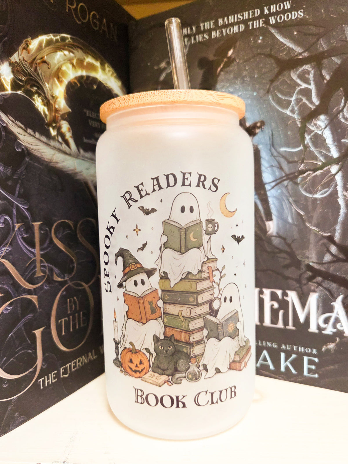 Glass cup 'Spooky Book Club'