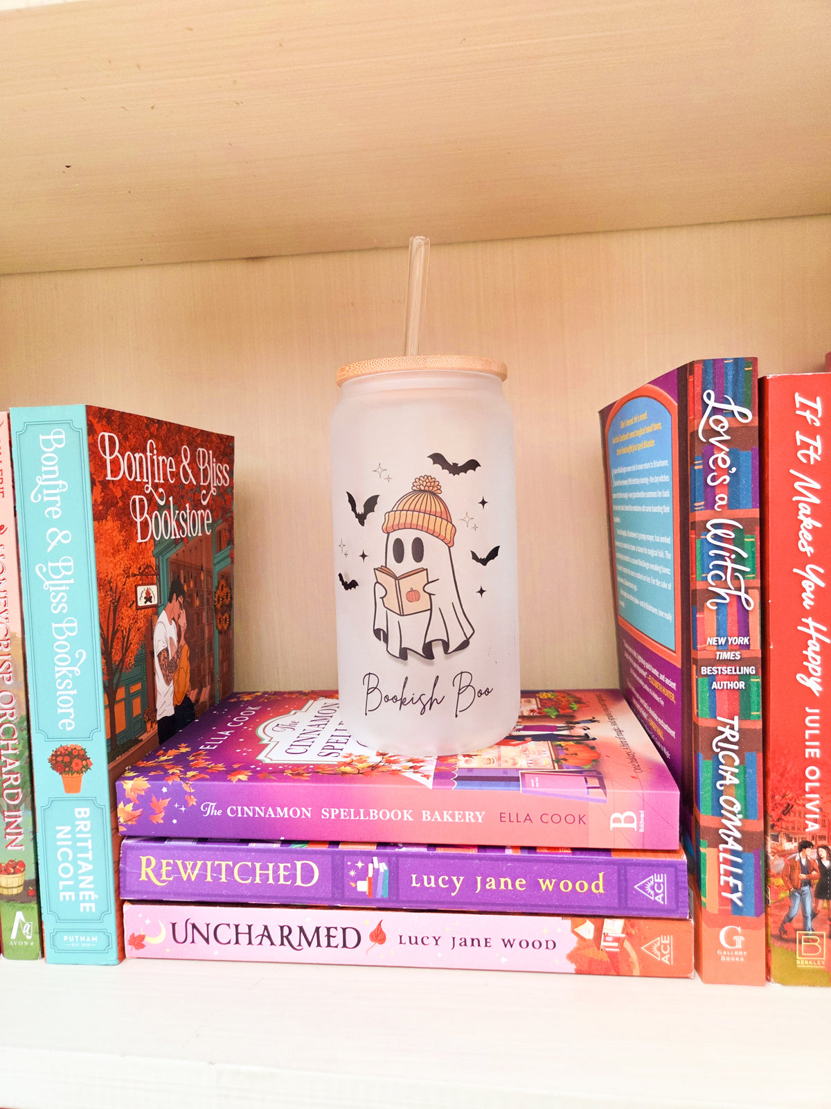 Glass cup 'Bookish Boo'