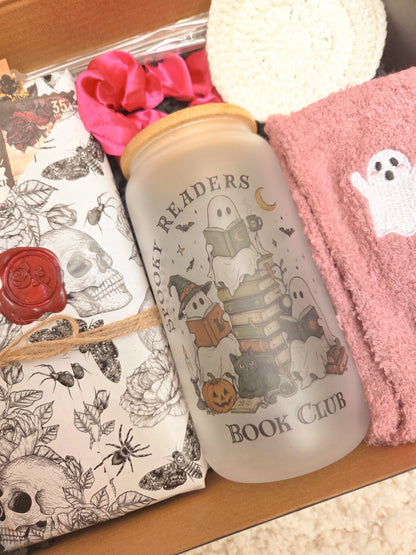 Glass cup 'Spooky Book Club'